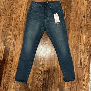 1822 Denim Women's Dark Indigo Skinny Jeans - NWT